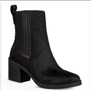 Ugg Camden Exotic Black Chelsea Ankle Boots Womens furry size 9 EUC Fall Winter